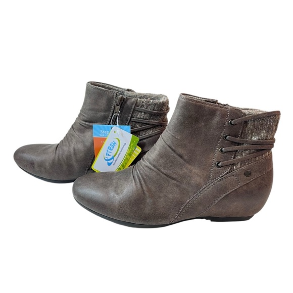 Baretraps Peanut Flat Ankle Boots Taupe Womens Size 8.5 New - Picture 2 of 6